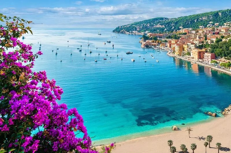 Villefranche Bay View - sleeps 5 guests  in 2 bedrooms and a luxury sofa bed
