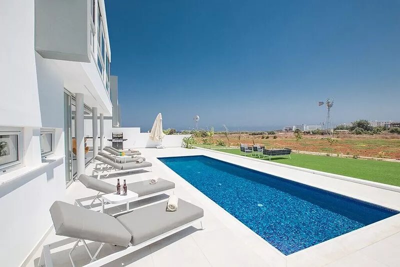 Villa Alana, Stunning 3BDR Protaras Villa with Pool, Close to the Beach