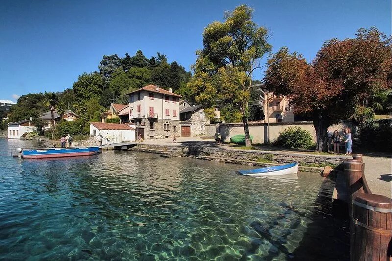 Villa with large garden and beautiful lake view FROM SATURDAY TO SATURDAY