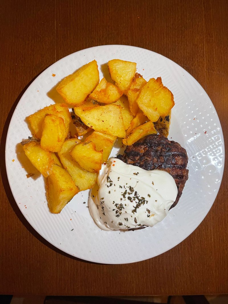 Vikaki Cafe & Restaurant