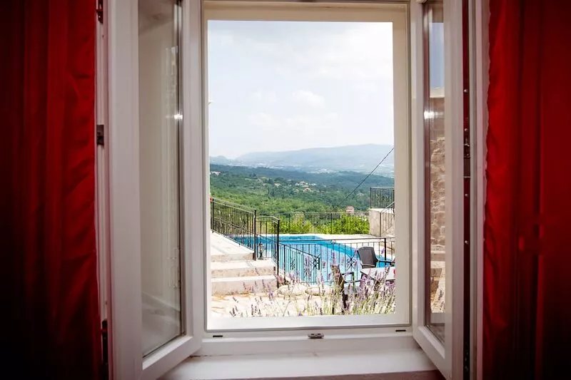 Large Communal Pool, Sun Terraces, Sea and Mountain Views, 2 km to sea