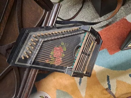 Acorn Antiques and Collectables