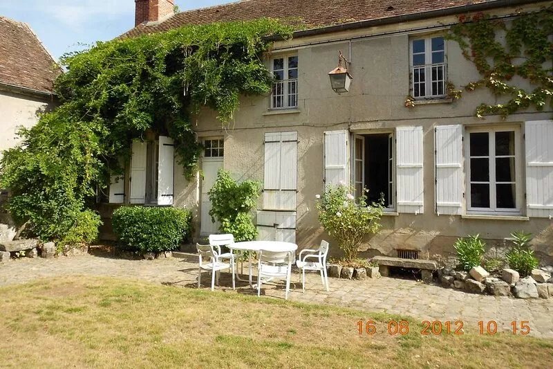 Character property in village near Fontainebleau and INSEAD.