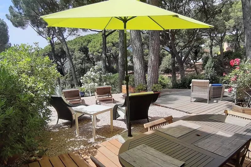 Beau Mazet 75m2, large garden in pine forest, Private domain with Swimming