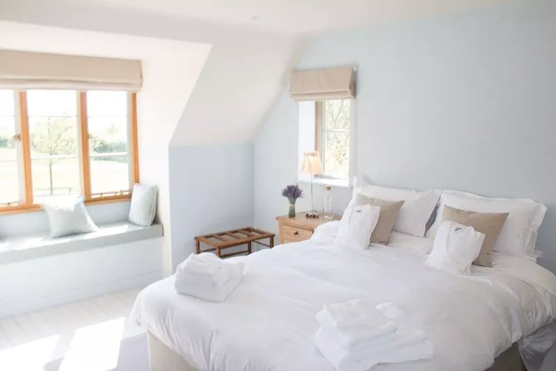 Cotswold Cottage in historic village of Stanton with views over open fields