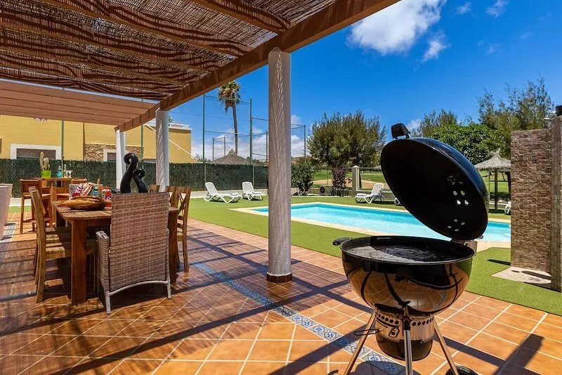 Substantial Villa sleeping 6 With Private Pool and Gardens On Golf Course