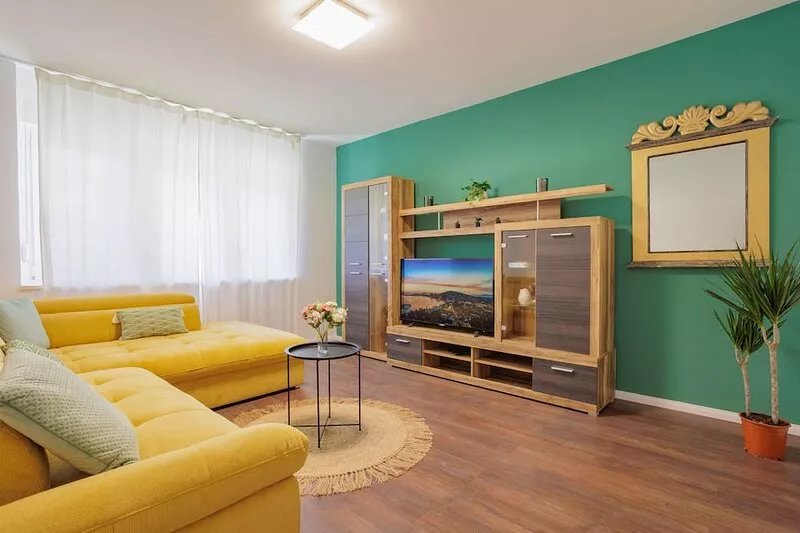 New 1 bedroom peaceful apartment near city center