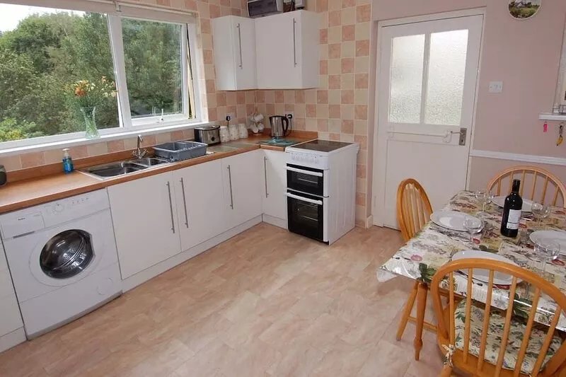 TEIGN VIEW, pet friendly, country holiday cottage in Lower Ashton