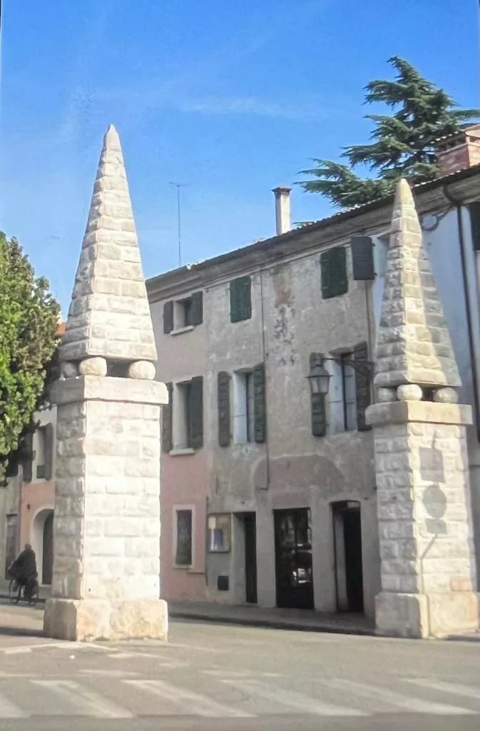 I Pilastroni di Via Beata Giovanna