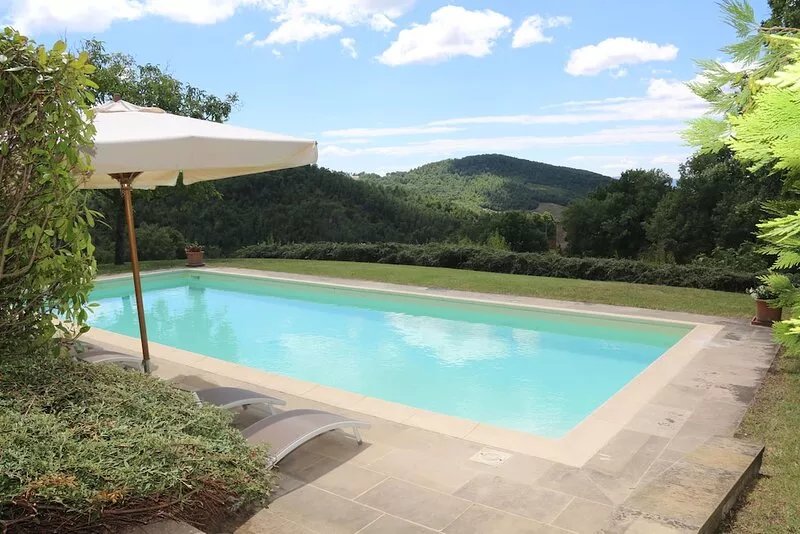 Beautiful Tuscan Villa with large garden and ample outside space