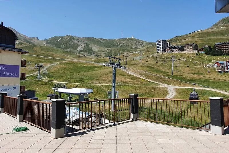 studio for 4 persons, (32m2), access at a common terrace with view on the