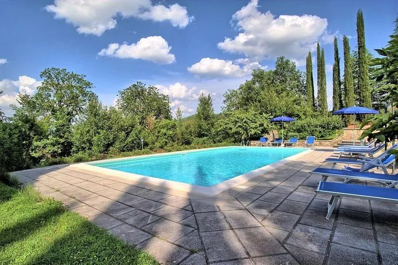 Stunning private villa with A/C, hot tub, private pool, WIFI, TV, patio