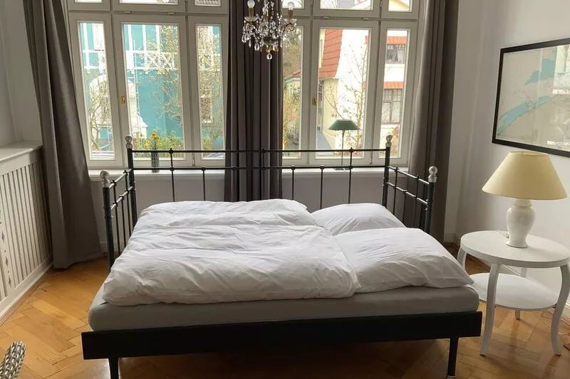 Large Apartment with Sauna in central Buxtehude. NO RENTAL TO FITTERS.