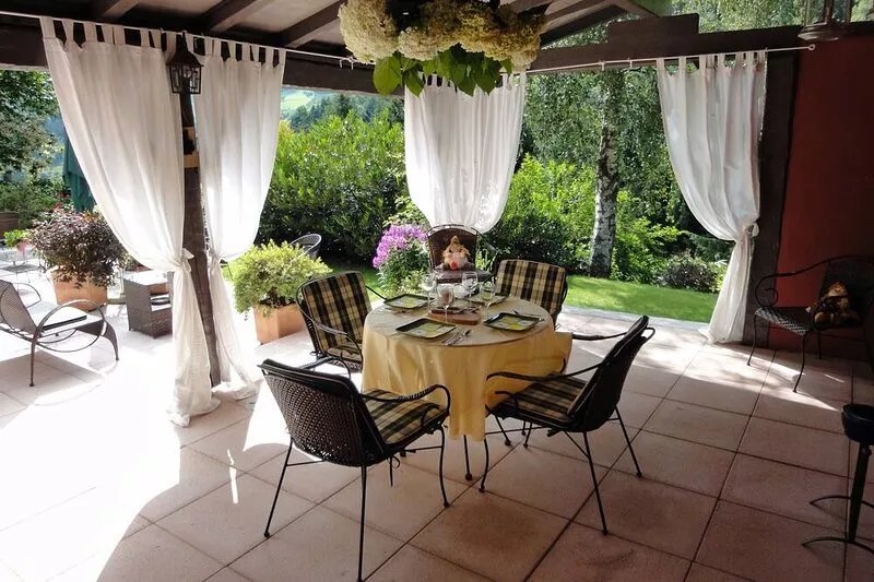 La Haute Grange "Le Châtaignier" spacious gîte for 4, garden and beautiful