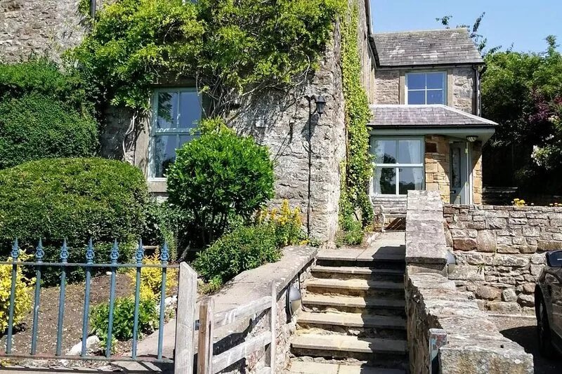 Brookside Cottage -  3 bedroom cottage, dog friendly, with lovely views
