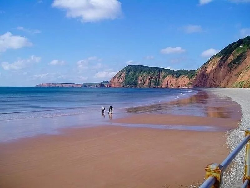 Golden Cottage - Town Centre, near Beach with Free Parking and WiFi