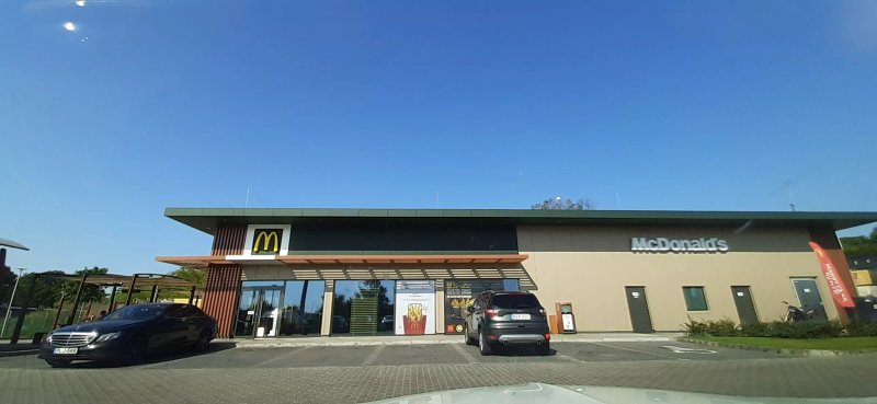 McDonald's Velence M7 Highway