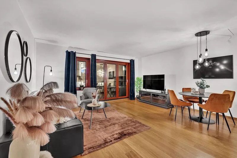 Great apartment-well equipped, nice furniture and super location