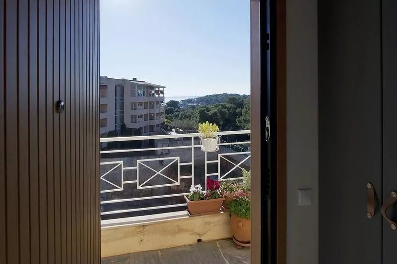 LucyZen! - Two Bedroom Apartment, Sleeps 4