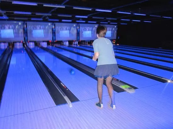 B.Bowl Center