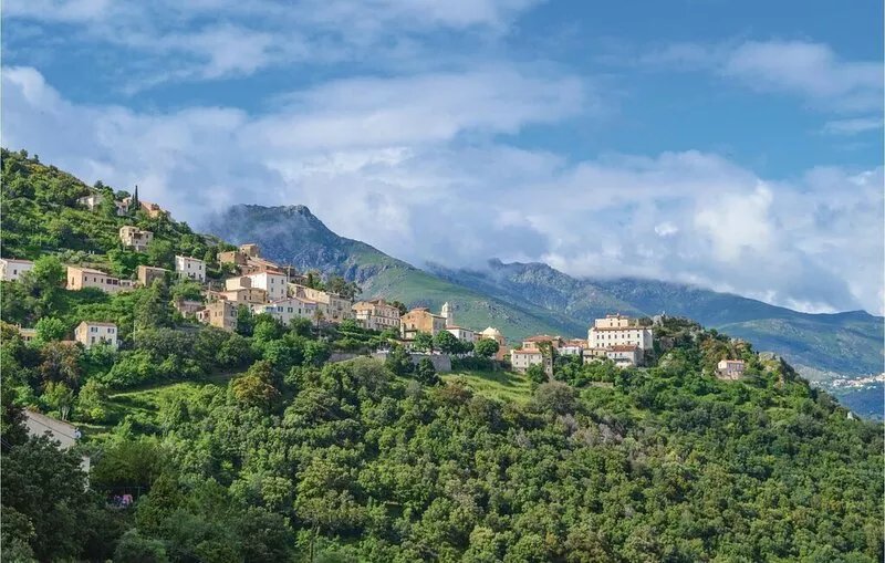 Nice home in Ville di Paraso with WiFi