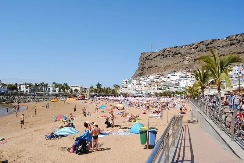 Nice, comfortable and spacious apartment with nice views, 'the sea' in the back