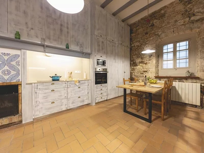 Plaça del Vi - Holiday Apartment Rental in Girona | Bravissimo