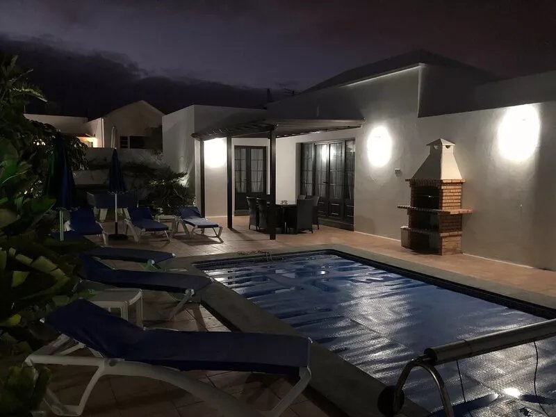 3 Bed luxury villa with Heated Pool, Hot Tub, Pool table and T tennis