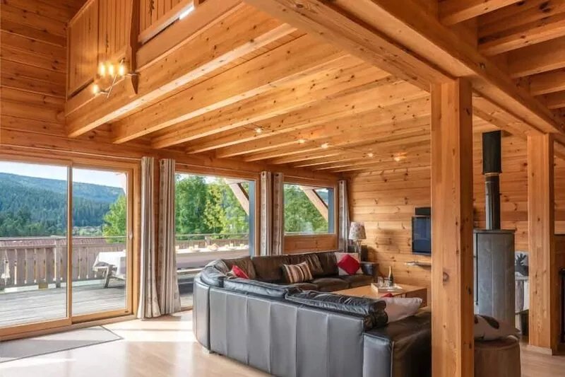 Nature bath: large open spaces, jacuzzi, sauna, billiards table, WIFI