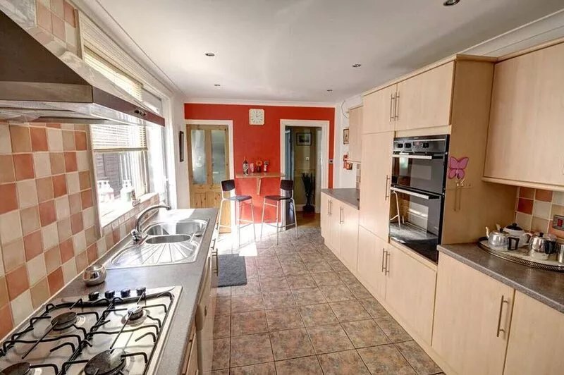 Parkside - Six Bedroom House, Sleeps 10