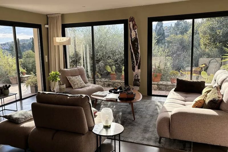 Air-conditioned artist's house 160 m2, quiet pool olive trees -10% for 3 weeks