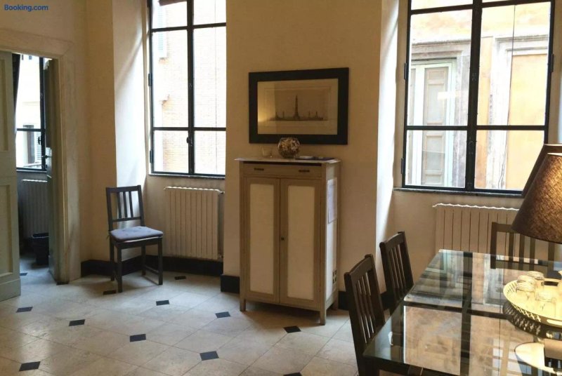 Vetrina Private Rooms Mini-Hotel