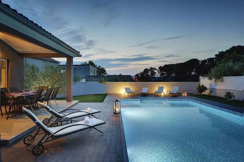Modern Villa in Pula with Pool and Parking
