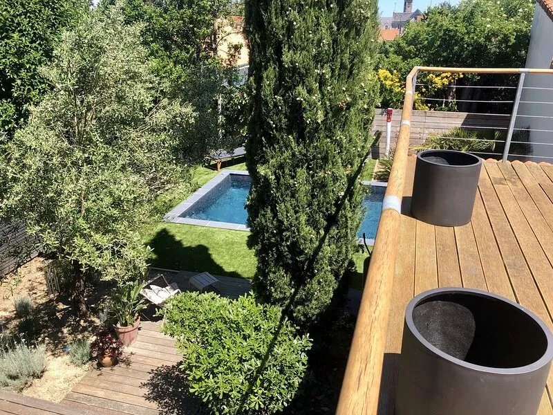 La Rochelle house, swimming pool, quiet residential area near downtown