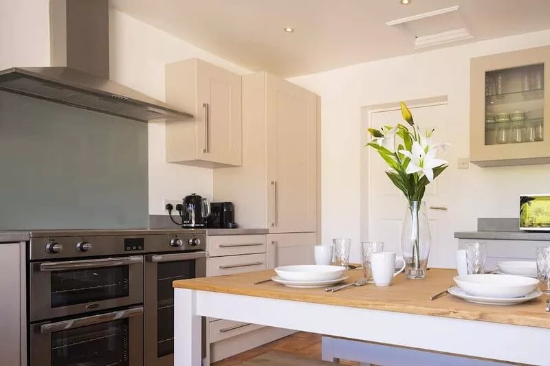 Bramble Cottage - Views & Parking - 6 Guests