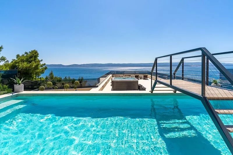 Seaview Villa Blue Lagoon with private heated pool, 2 jacuzzies, sauna, media