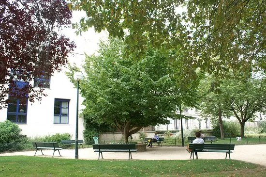 Square de l'Oiseau Lunaire