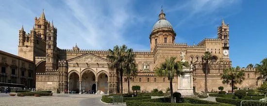 Walking tour in the historic center of Palermo