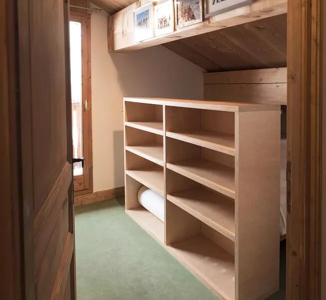Apartment (8 pers.) on 50 m' of the ski slopes, next to the authentic village