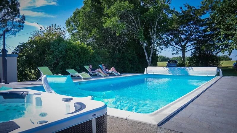 Gîte de la Truffière, heated swimming pool and jacuzzi