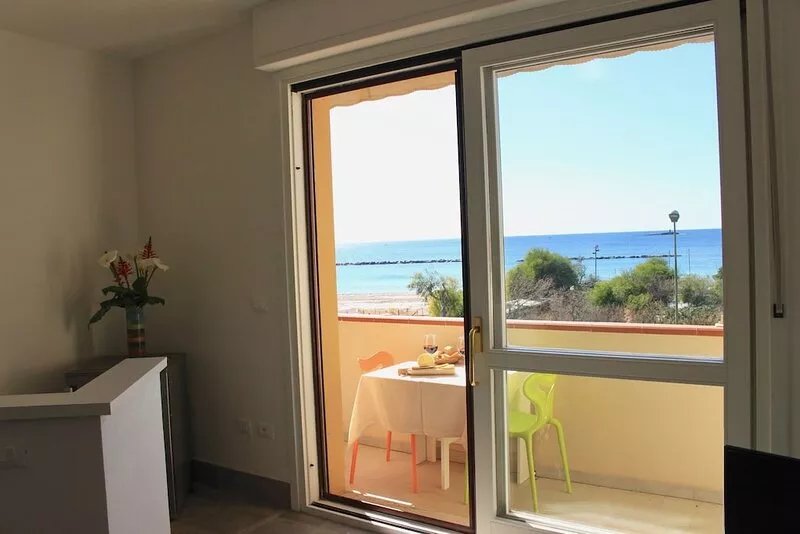The Romantic Sunset apartment offers you an unforgettable view of the sea