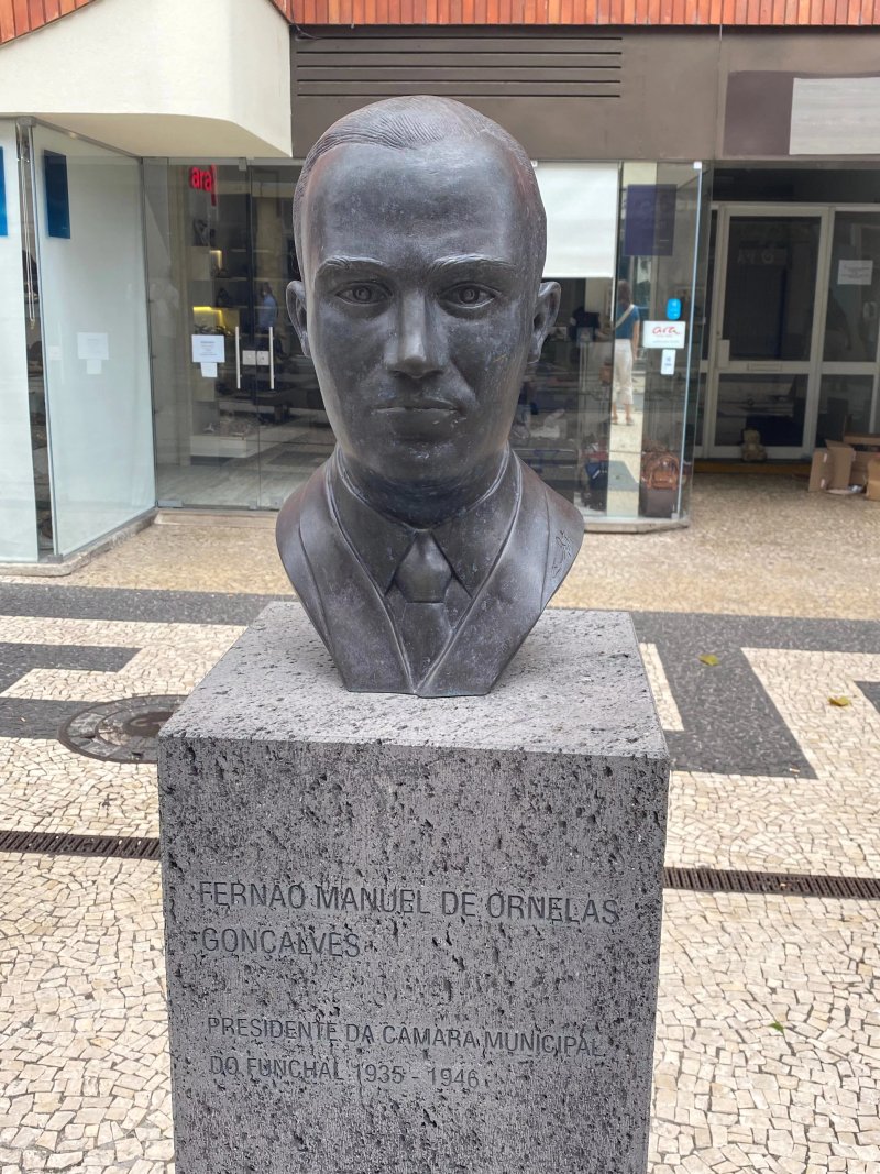 Statue Ferdinand Manuel Ornelas Goncalves