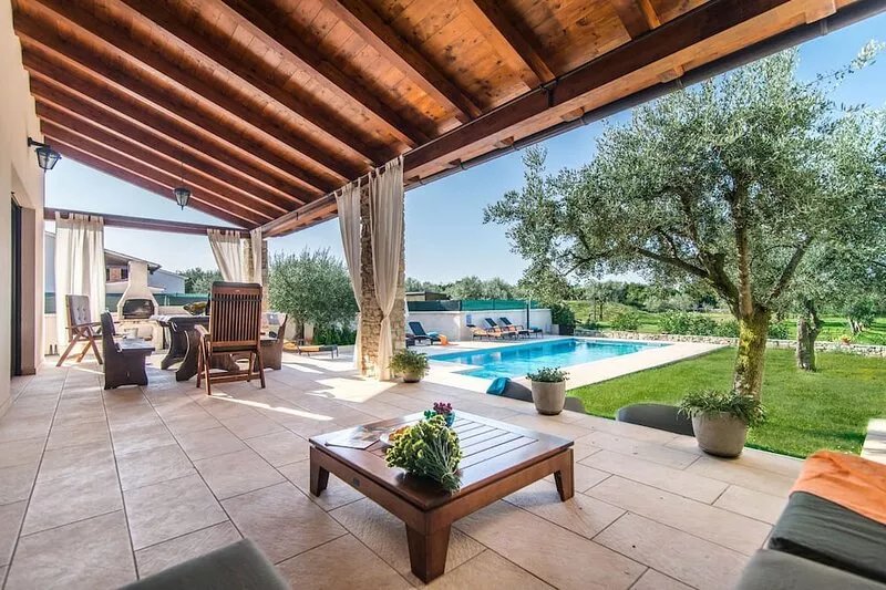 Amazing Villa Lorraine with a private pool and big garden for enjoyable gateway