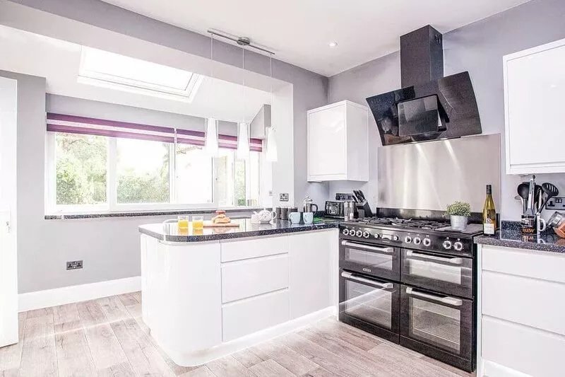 Cheerful 6 bedroom property with cinema room