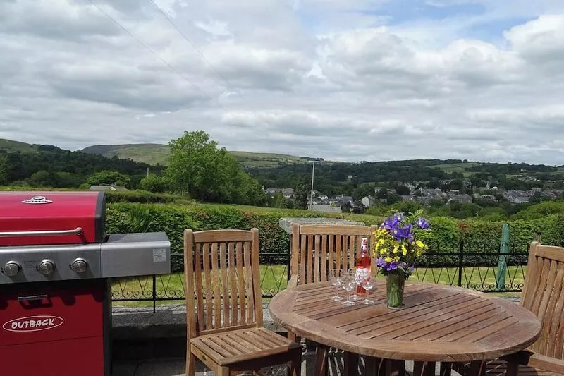 This property offers the perfect location to enjoy Rhayader, voted the outdoor