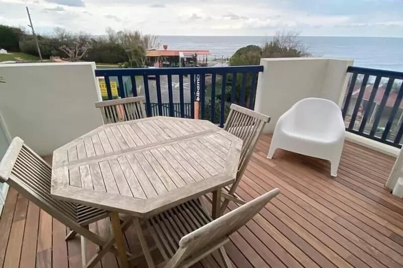 Apt high standing - sea view all room - 1st line of sea