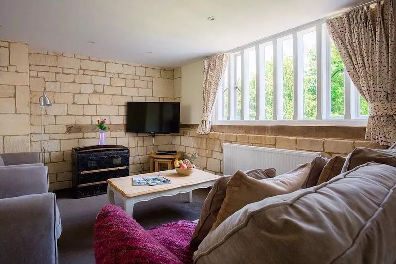 A sudeley castle cottage that sleeps 4 guests  in 2 bedrooms