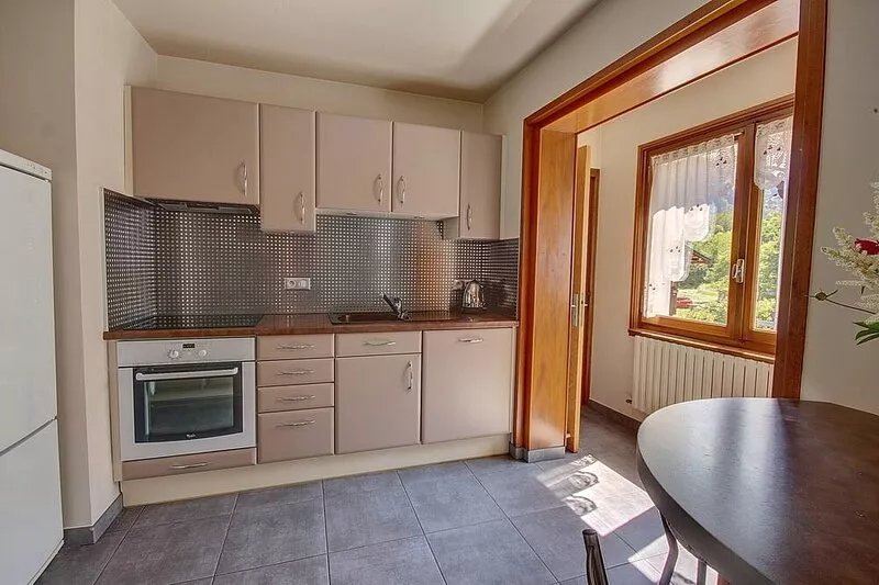 LARGE APRTMENT - CLOSE TO SKI LIFTS- MORZINE - 10 PEOPLE - OUTO
