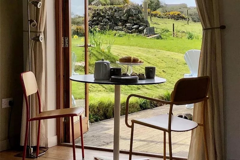 Contemporary cottage for 2 people (plus baby) in rural setting near to Falmouth