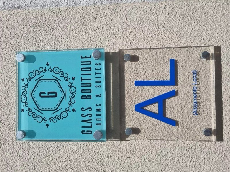 Glass Boutique - Rooms & Suites